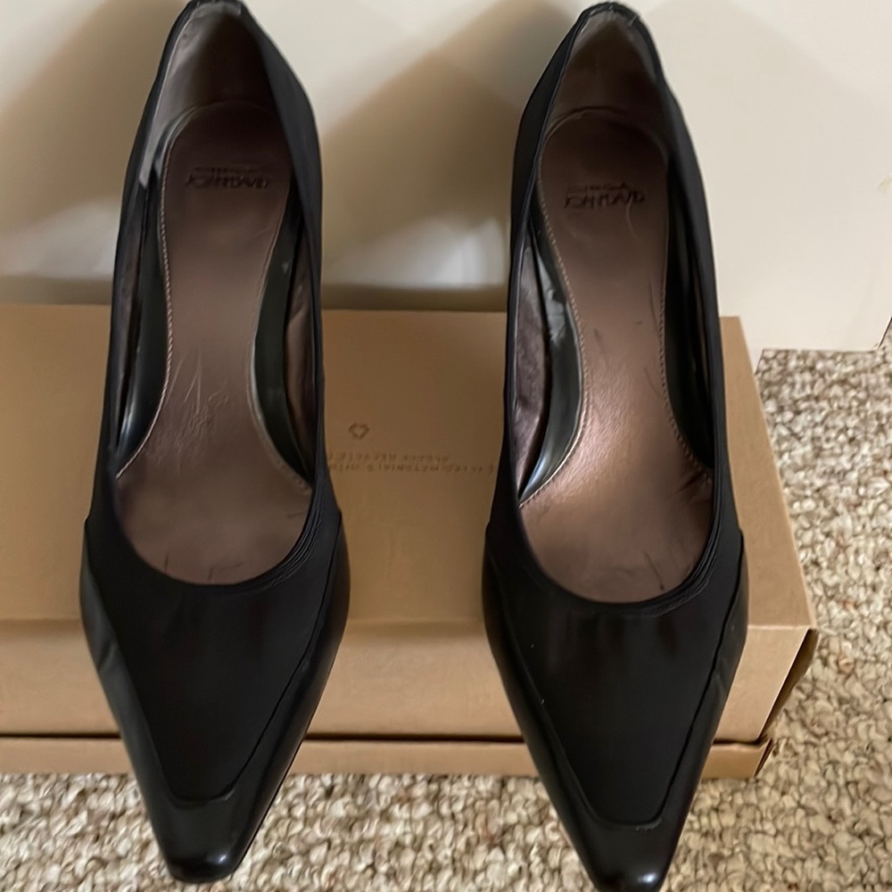 Half leather and material black pumps